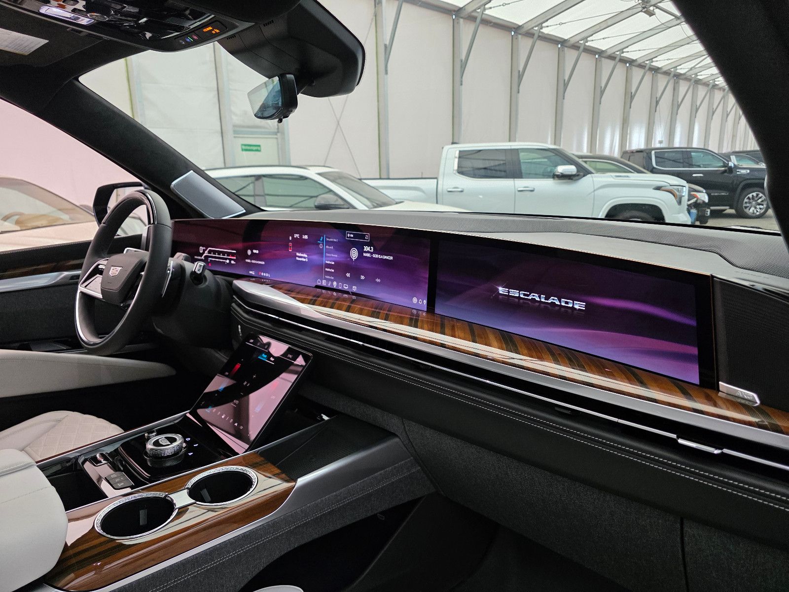 Fahrzeugabbildung Cadillac Escalade Sport Platinum T1: 129.000 EUR, Stock !