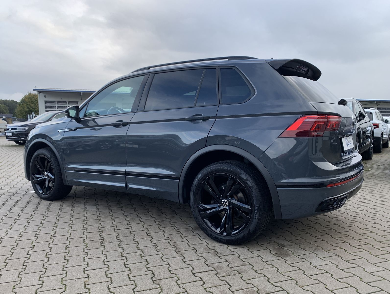 Fahrzeugabbildung Volkswagen Tiguan 2.0 TDI*R-Line*4Motion*Leder*AHK*Cam*Navi