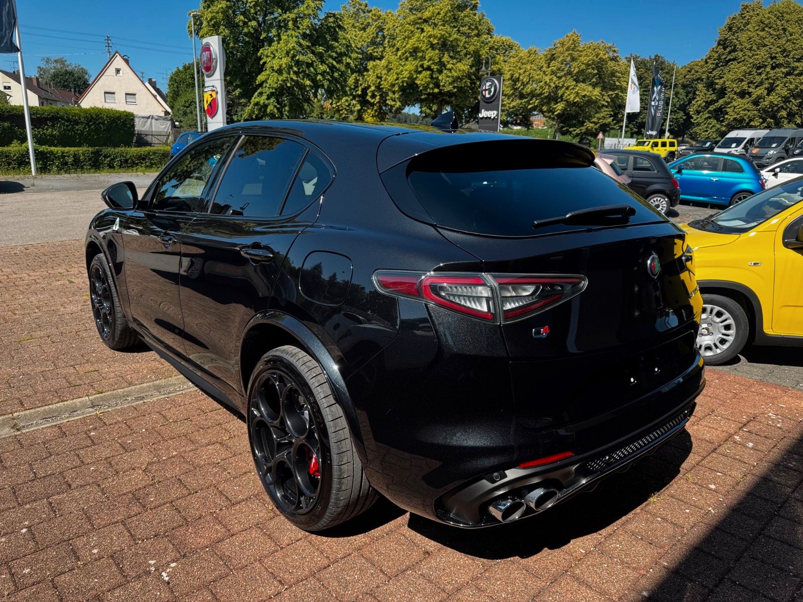 Fahrzeugabbildung Alfa Romeo QUADRIFOGLIO 2.9 V6 Bi-Turbo Q4 Glasdach Memory