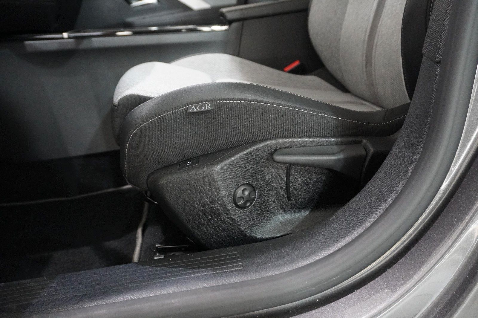 Fahrzeugabbildung Opel Astra L Lim. 1.2T ELEGANCE NAVI/LED/KAMERA/SPORT