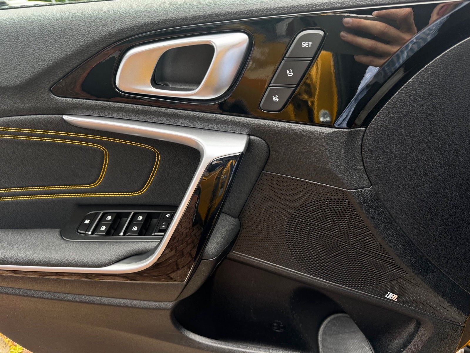Fahrzeugabbildung Kia XCeed 1.4 T-GDI Automatik Glasdach JBL Navi Memo