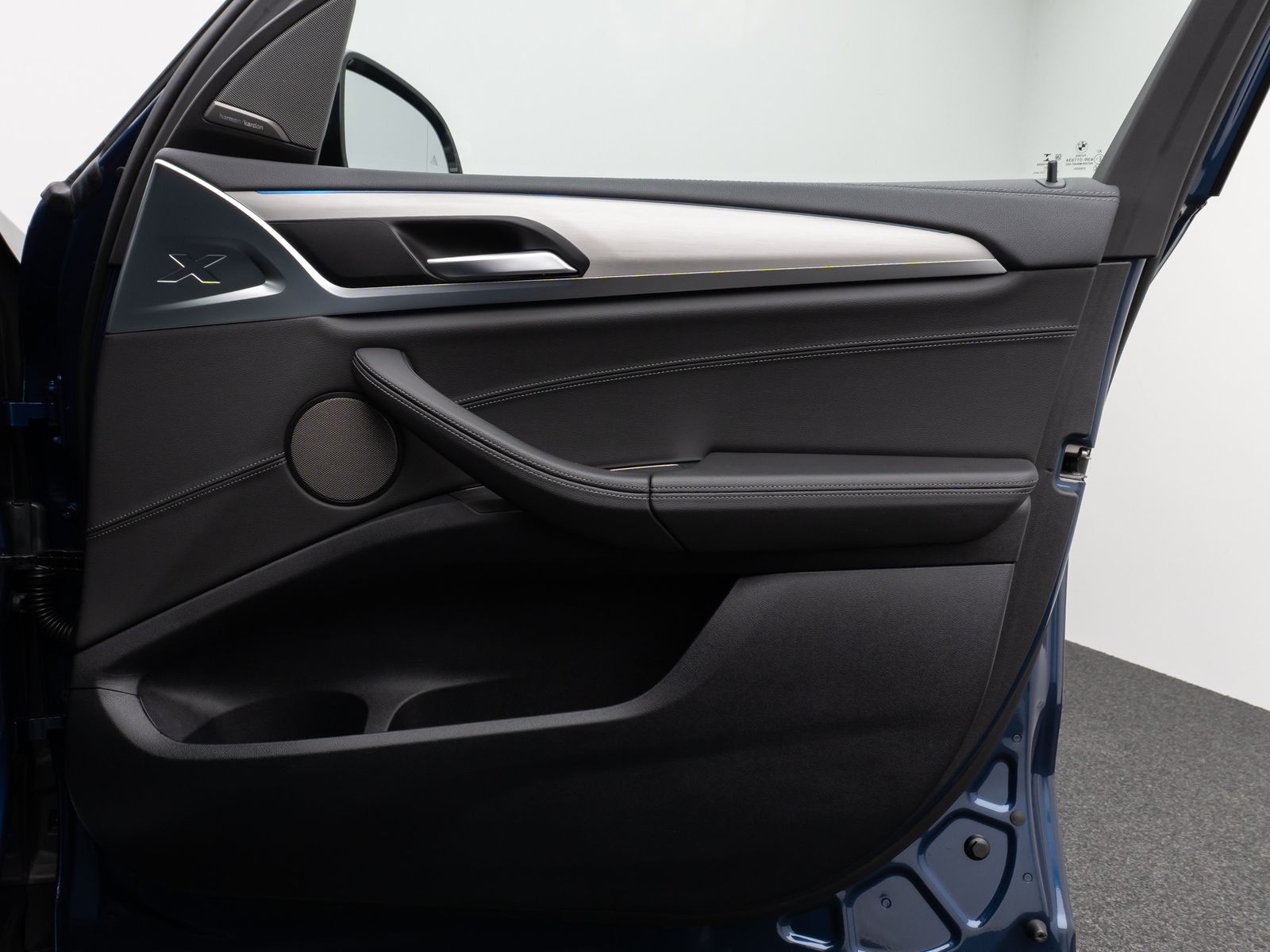 Fahrzeugabbildung BMW iX3 Impressive Panorama 360°HUD DAB H/K AHK Komf