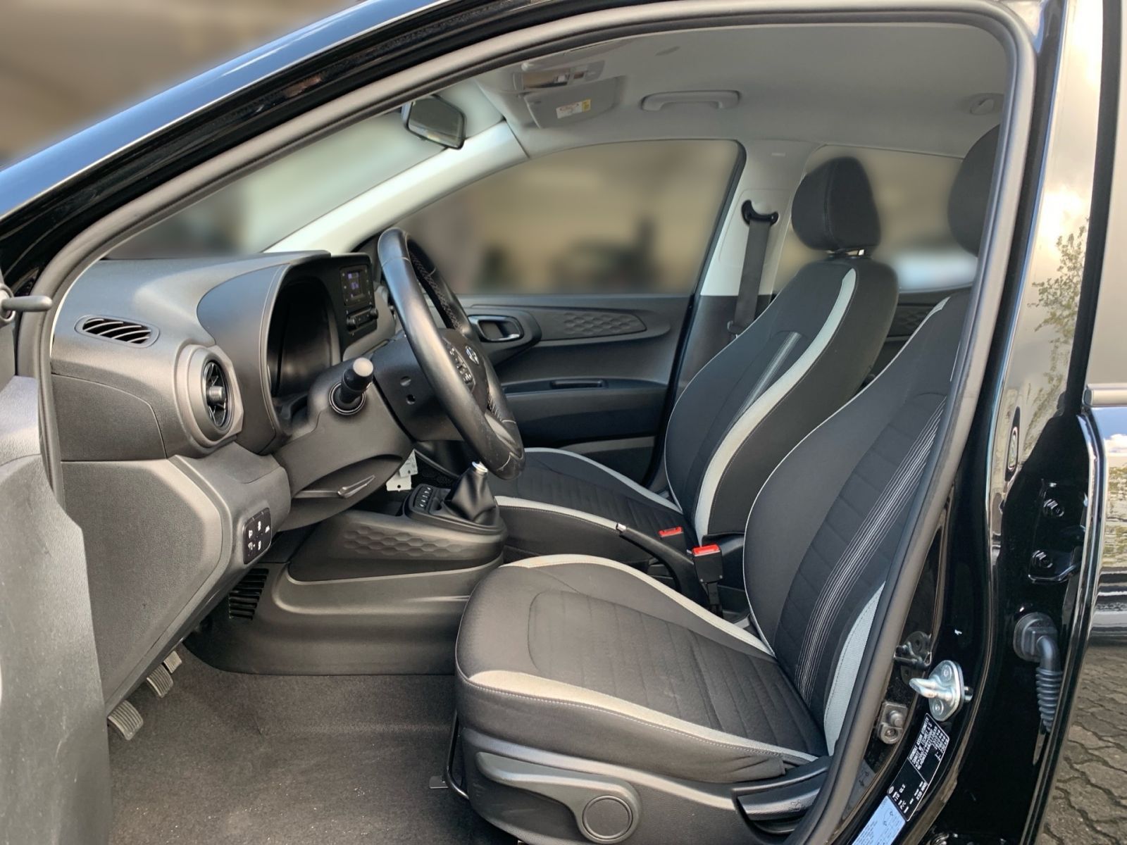 Fahrzeugabbildung Hyundai i10 1.0 Select Anhängerkupplung Sitzheizung PDC