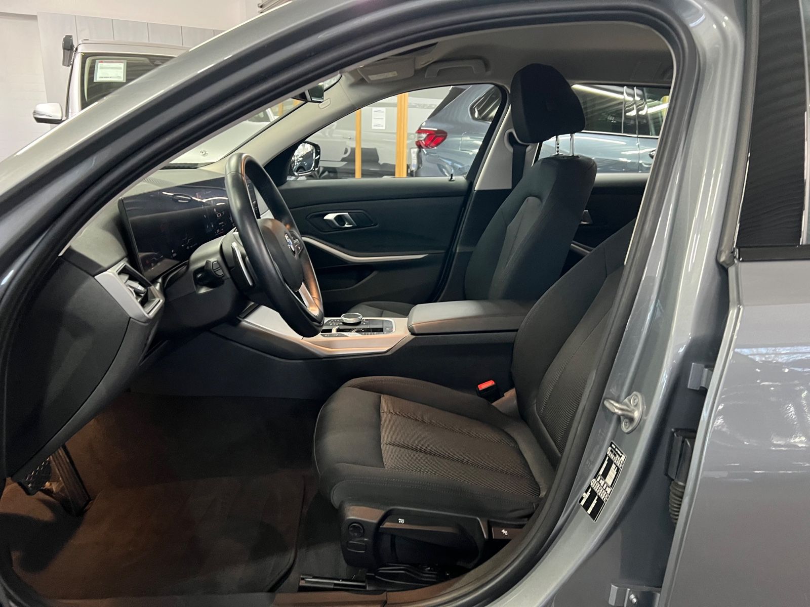 BMW 318 d Touring Driving Assistant+Facelift+Cockpit foto 18