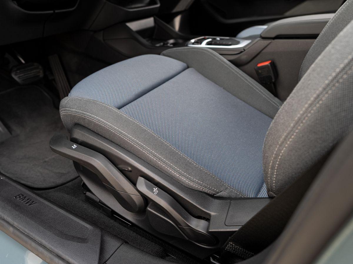 BMW 1 Series AdLED KoZg SpSitze SpieglP ParkA S-Glas 17", миниатюра 8