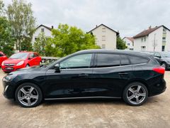 FORD Focus Titanium X*SCHECKHEFT*ACC*PDC*LED*AHK