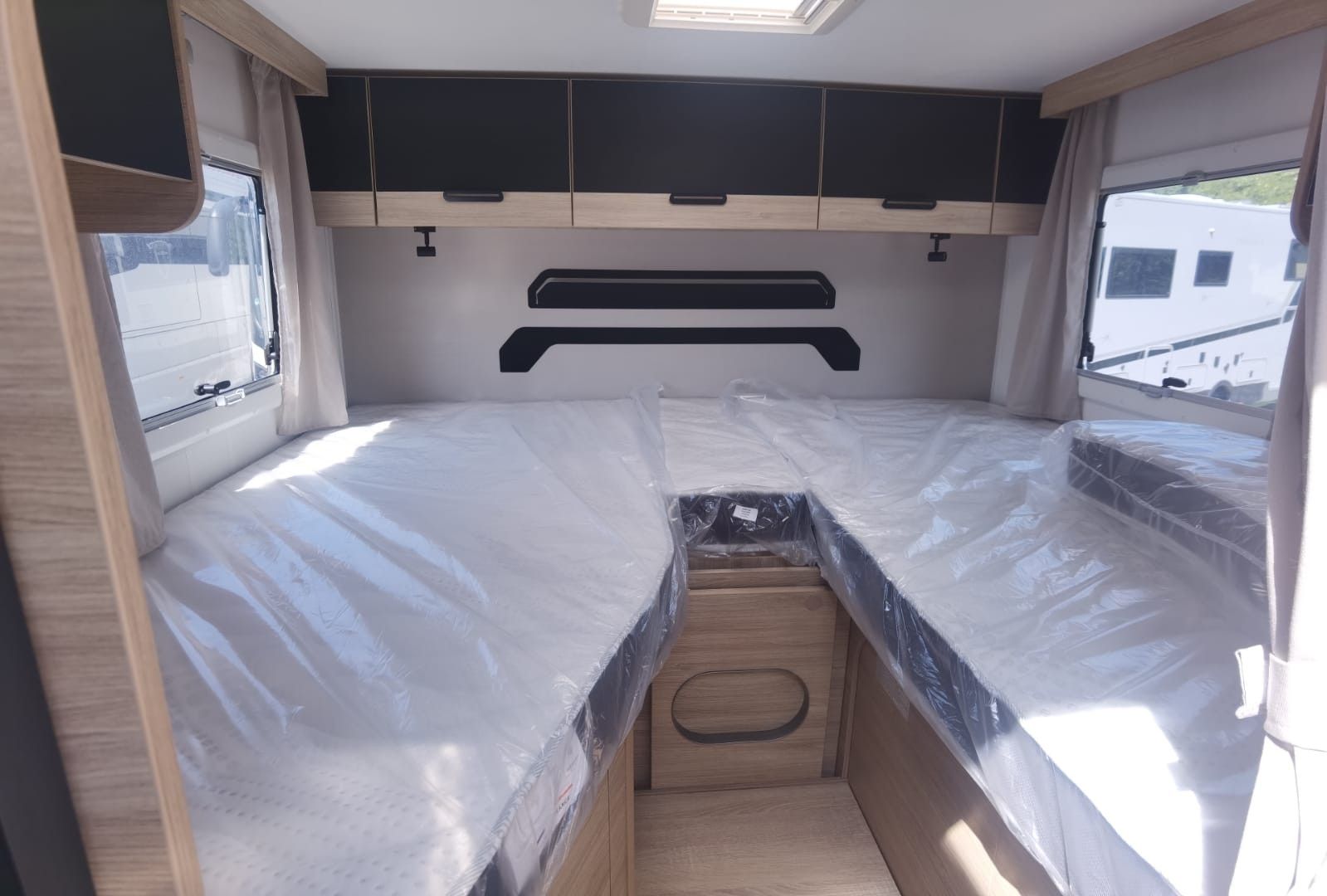 Fahrzeugabbildung Challenger 287 Graphite Edition m. Hubbett