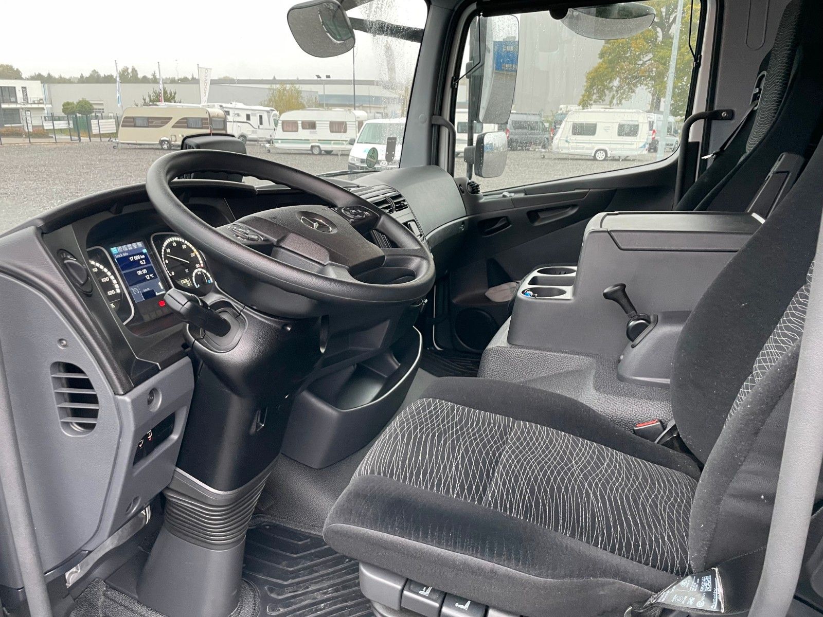 Fahrzeugabbildung Mercedes-Benz Atego 818 L Koffer LBW AHK Klima
