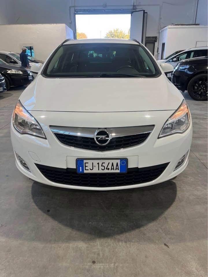 Opel Astra 2011 — engine 1.364 cm³, 140 HP (103kW)