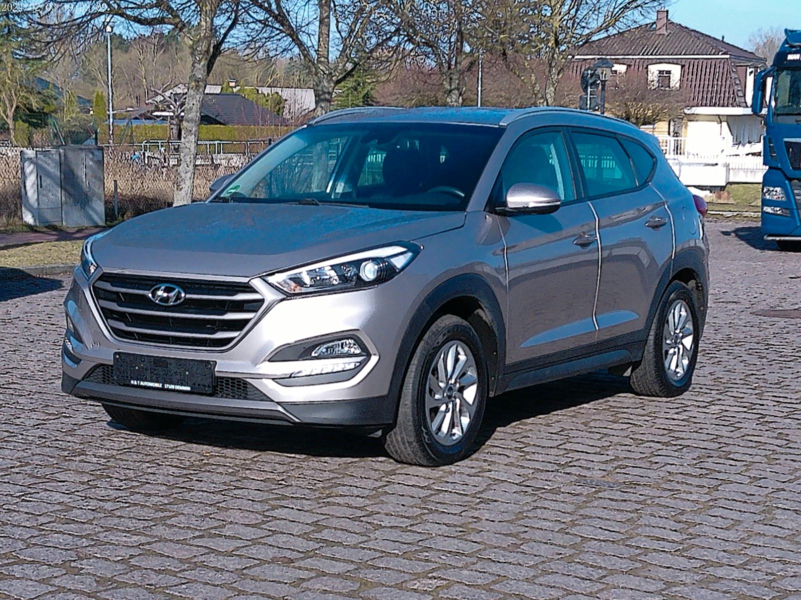 Hyundai Tucson Advantage 4WD 1HAND TÜV NEU NAVI AHK PDC