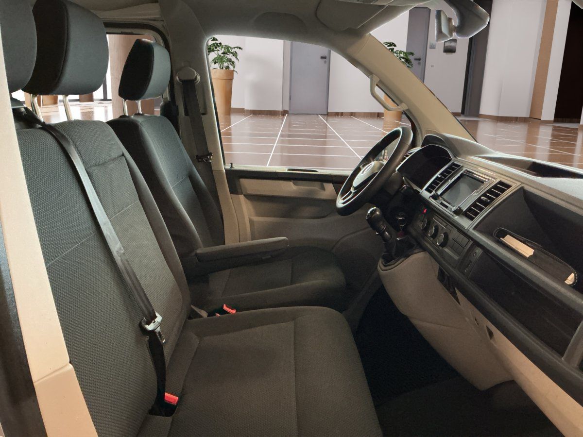 Fahrzeugabbildung Volkswagen T6 Kombi 2.0 TDI Klima AHK ParkPilot
