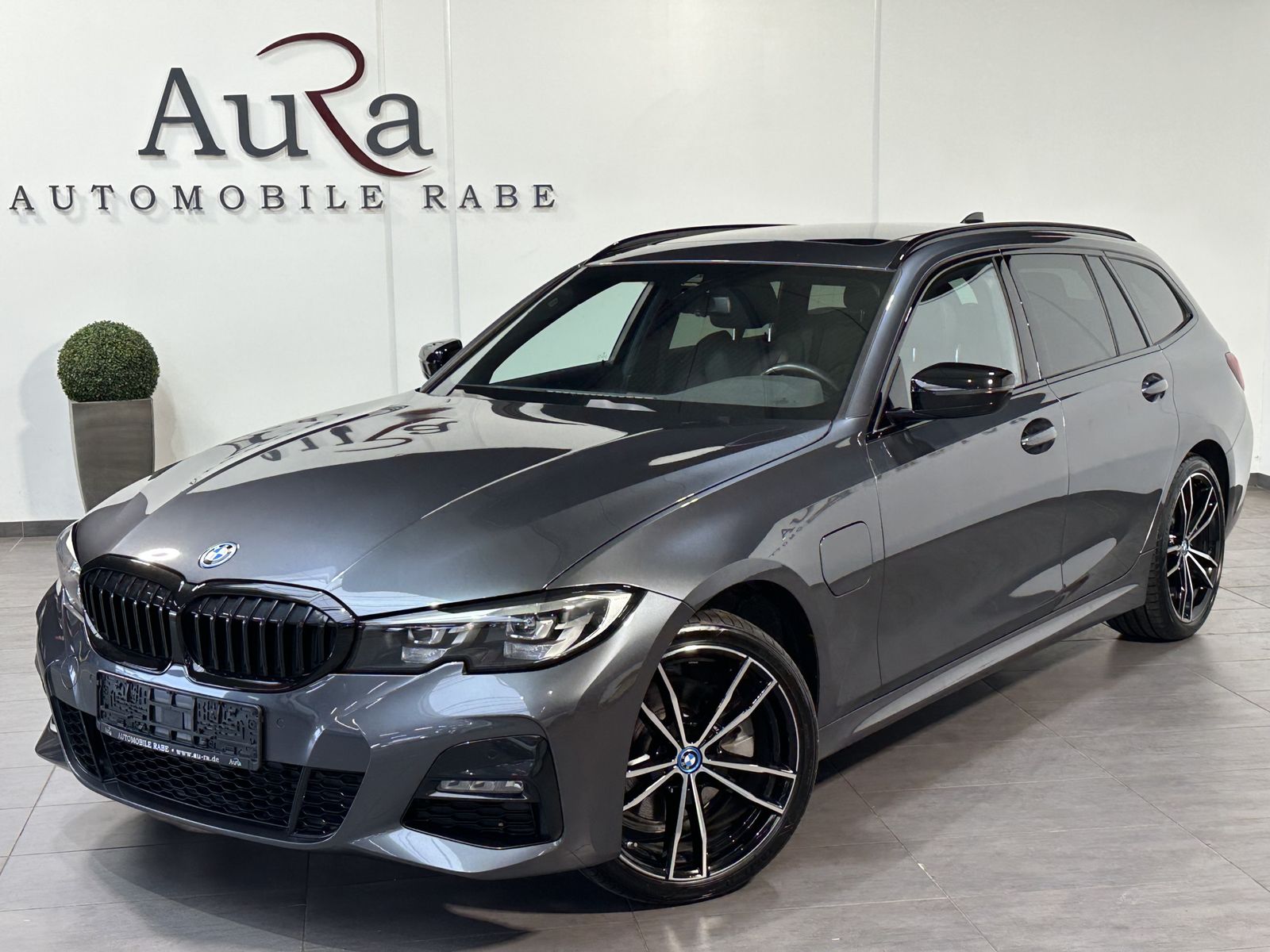 Fahrzeugabbildung BMW 320e Touring xDrive M-Sport NAV+LED+PANO+MEMORY