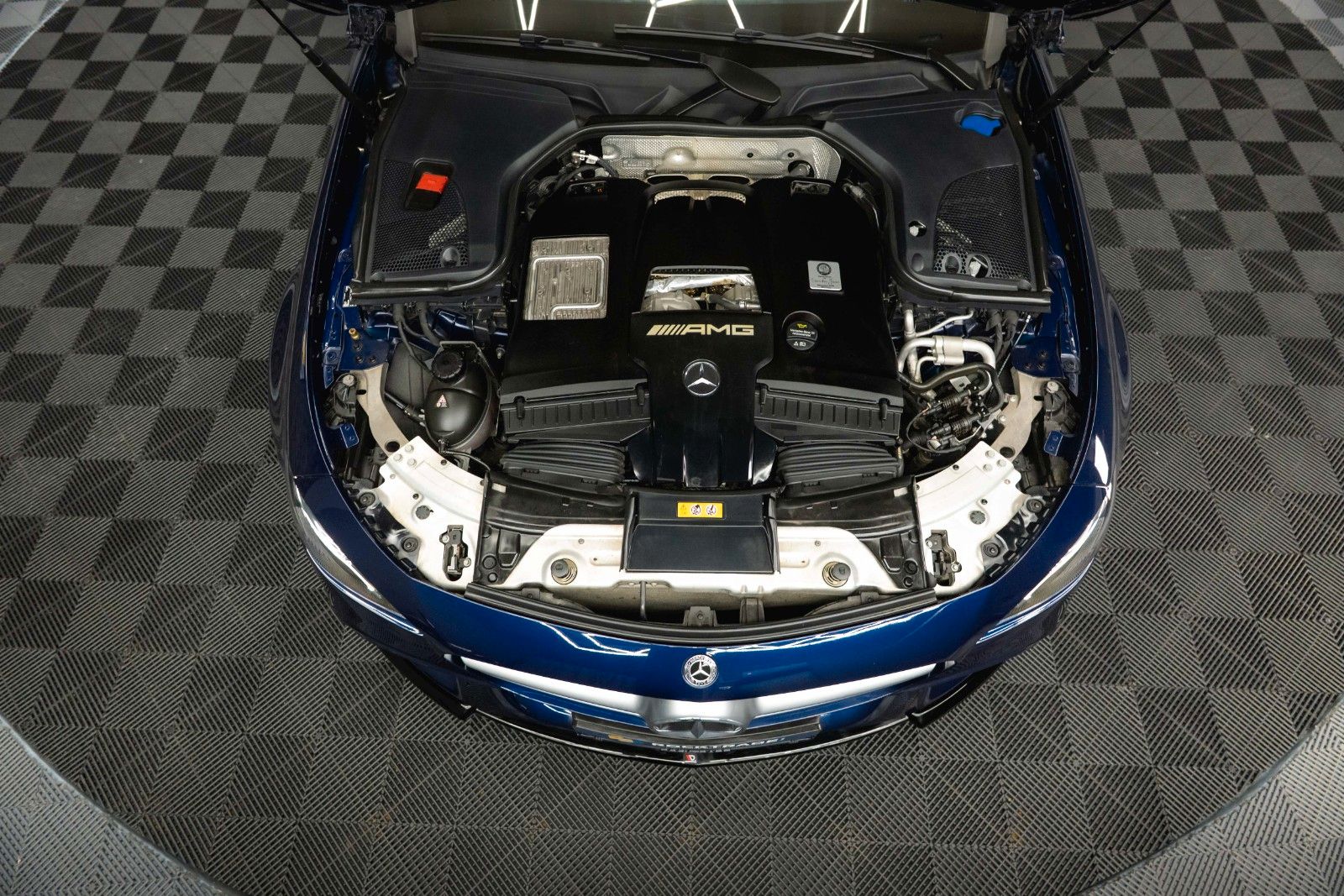 Fahrzeugabbildung Mercedes-Benz E 63 AMG 4Matic+ Night-Paket Drivers Package LED