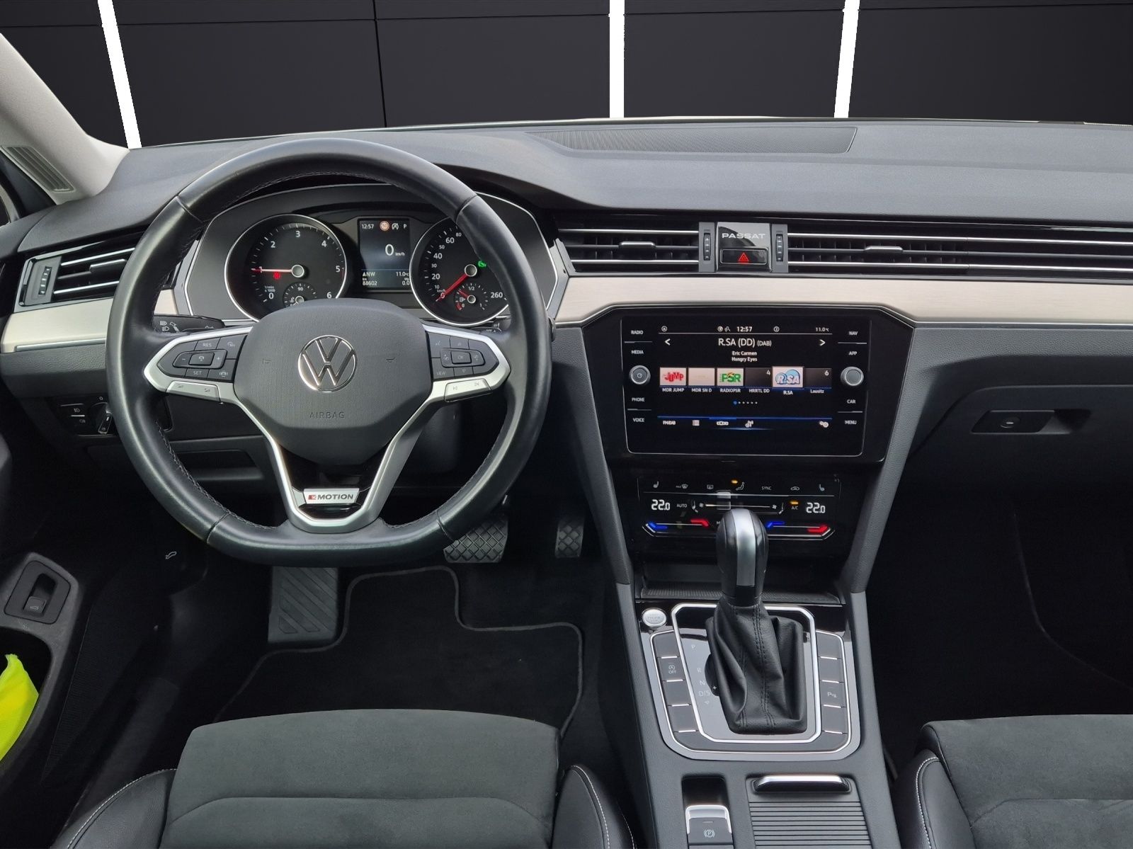 Fahrzeugabbildung Volkswagen Passat Variant TDI Elegance DSG 4M Matrix Navi A