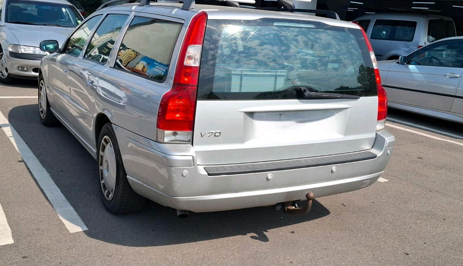 Volvo V70 2004 — interior