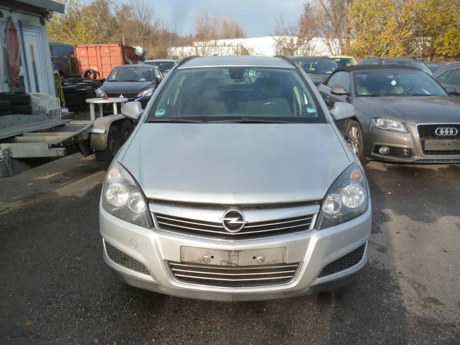 Opel Astra 2010 — rear view