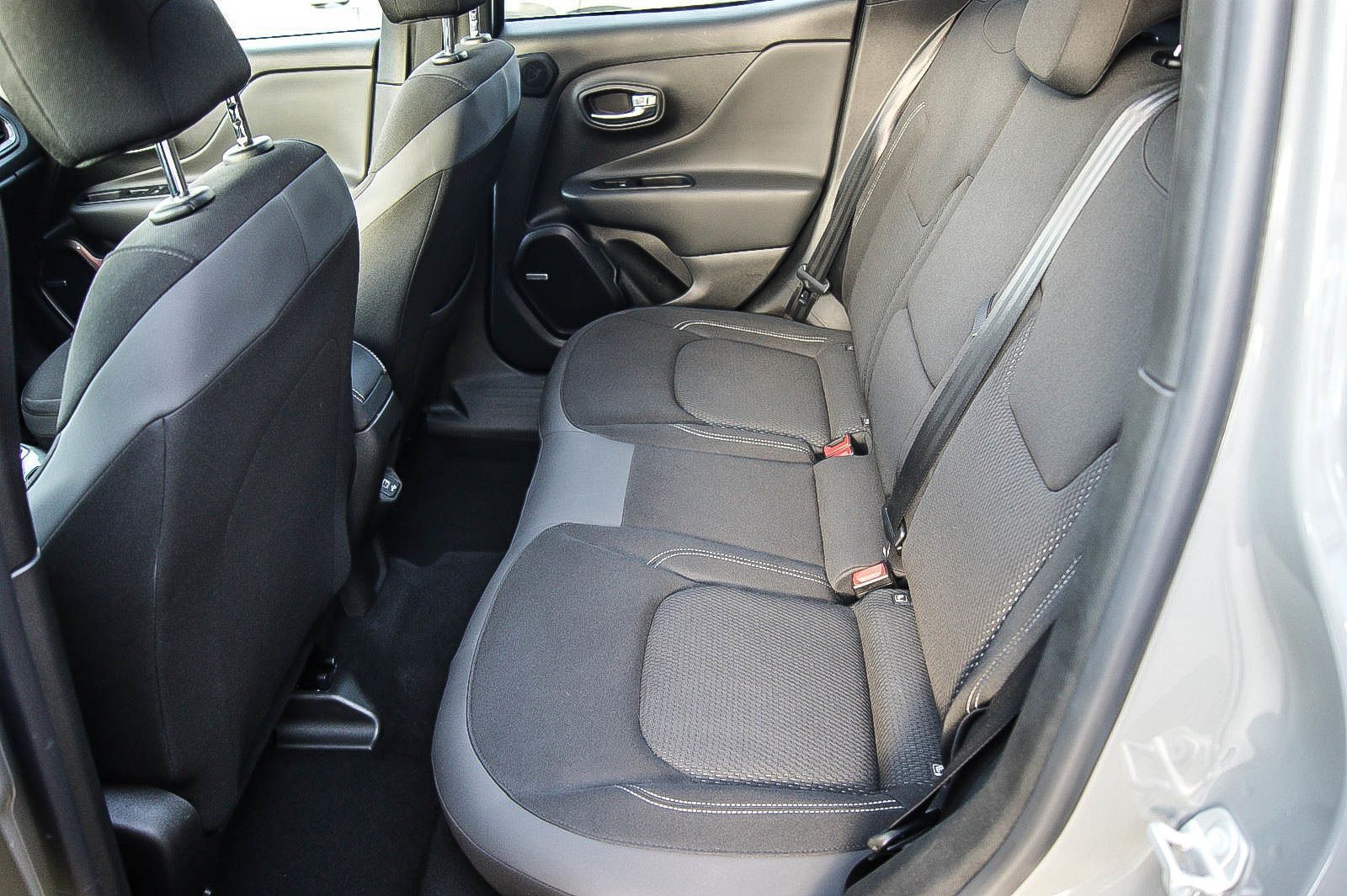 Fahrzeugabbildung Jeep Renegade 1.3 T-GDI Limited FWD KENWOOD PANORAMA