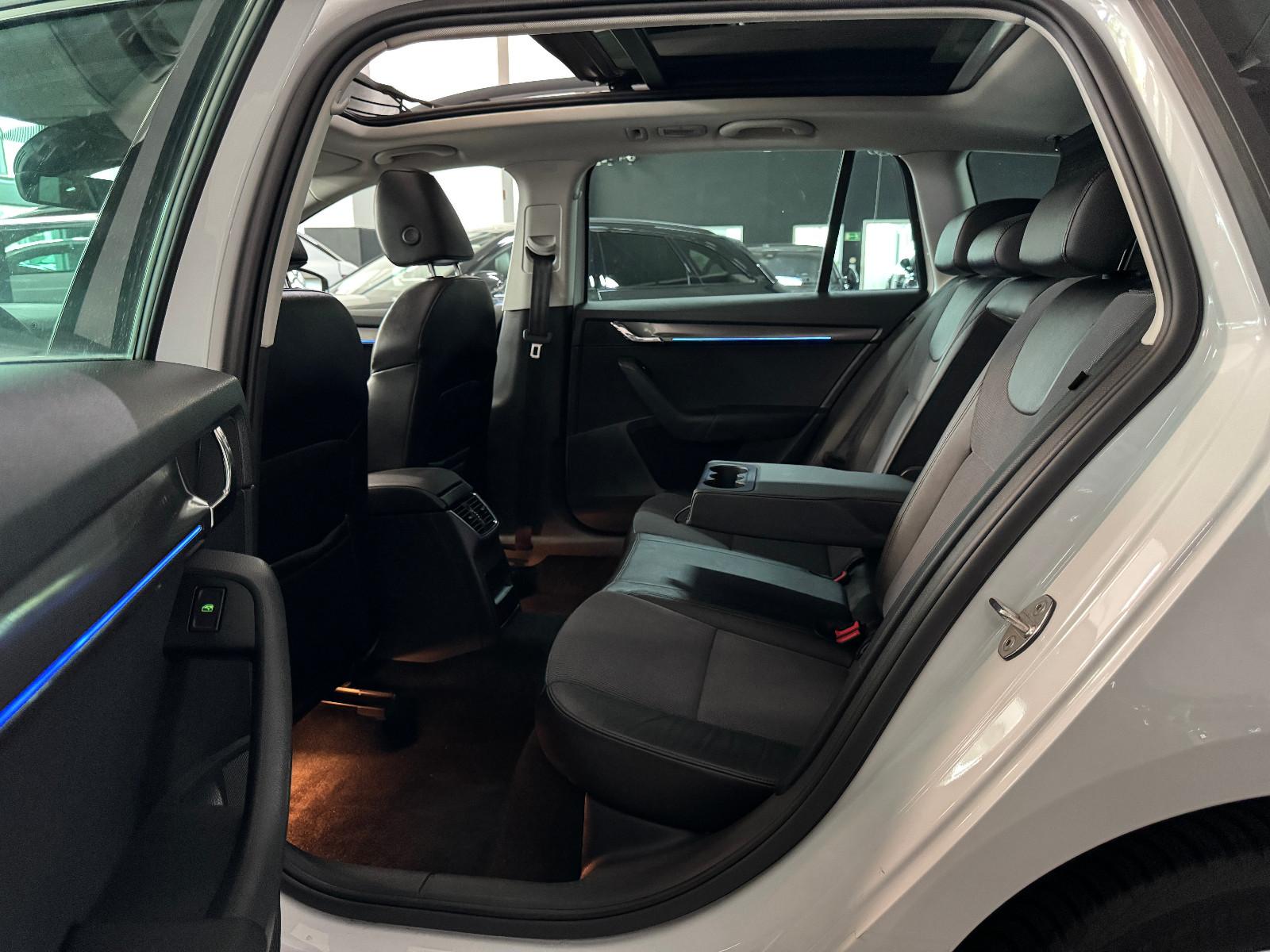Skoda Octavia STYLE 4X4 PANO NEUER MOTOR / MEGA VOLL