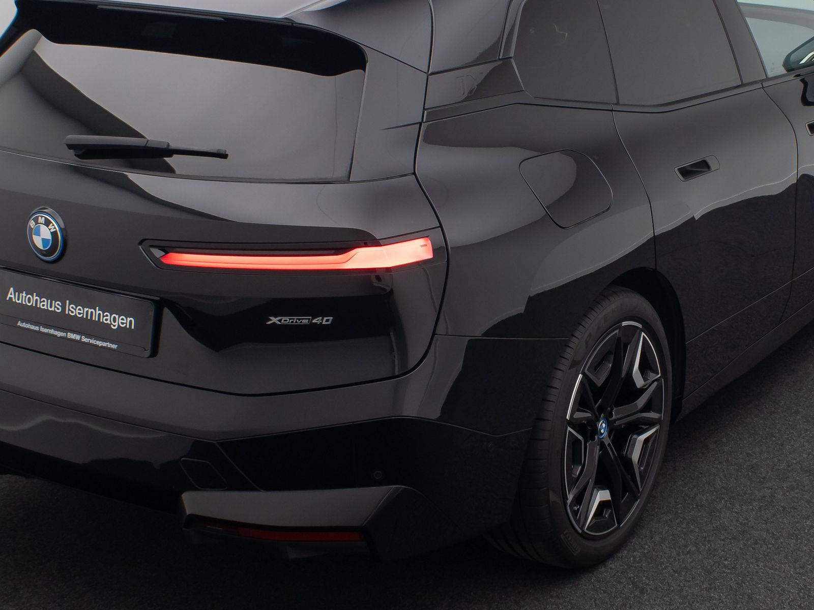 Fahrzeugabbildung BMW iX xD40 Sportpaket ACC 360° Laser SkyLounge 22"