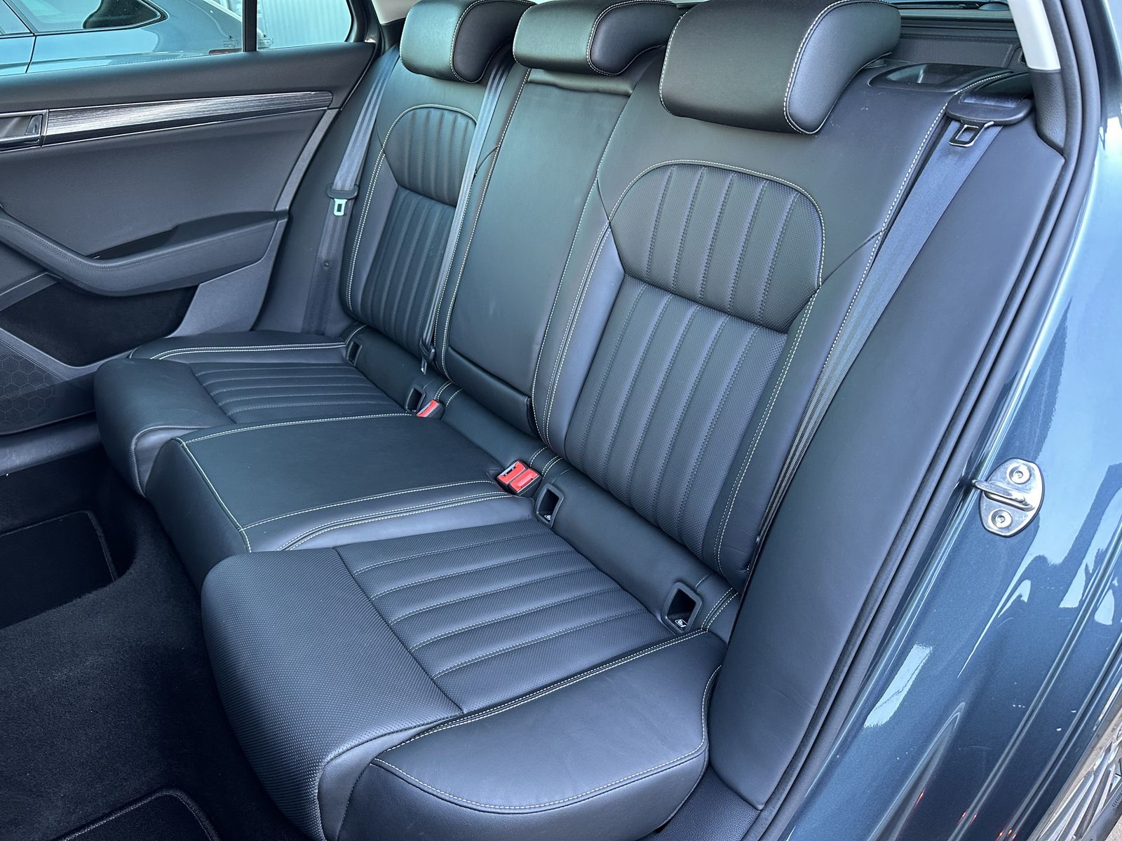 Fahrzeugabbildung SKODA Superb Combi 1.4 TSI DSG Style iV NAV+LED+AHK+PP