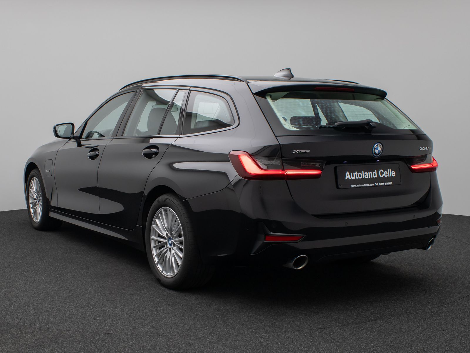Fahrzeugabbildung BMW 330e xD SportLine Panorama Laser HUD DAB Komfort