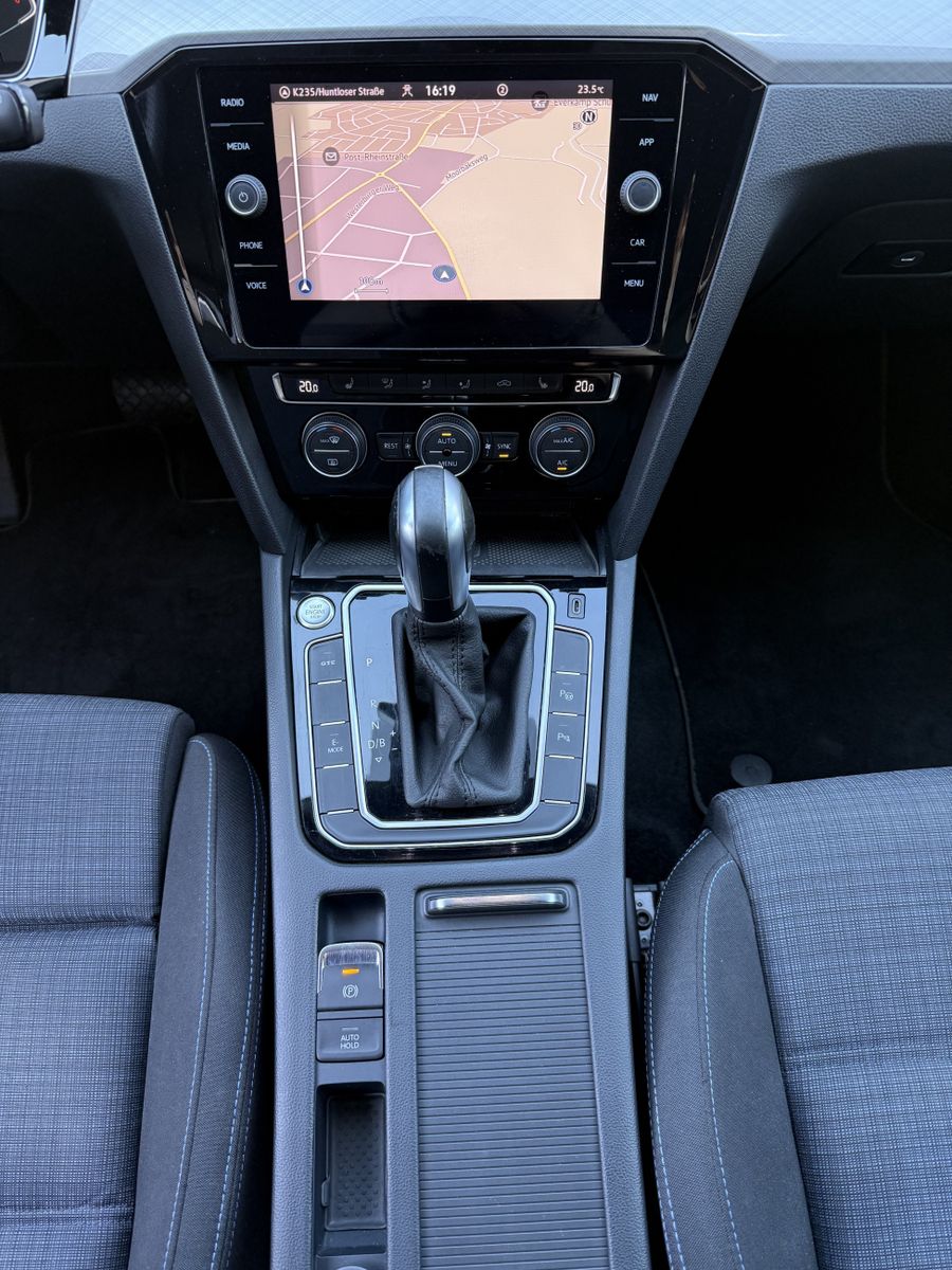 Fahrzeugabbildung Volkswagen Passat Variant 1.4 TSI DSG GTE NAV+LED+AHK+VCOCK