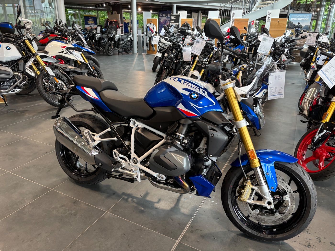 Fahrzeugabbildung BMW R 1250 R Style Sport 4 Pakete