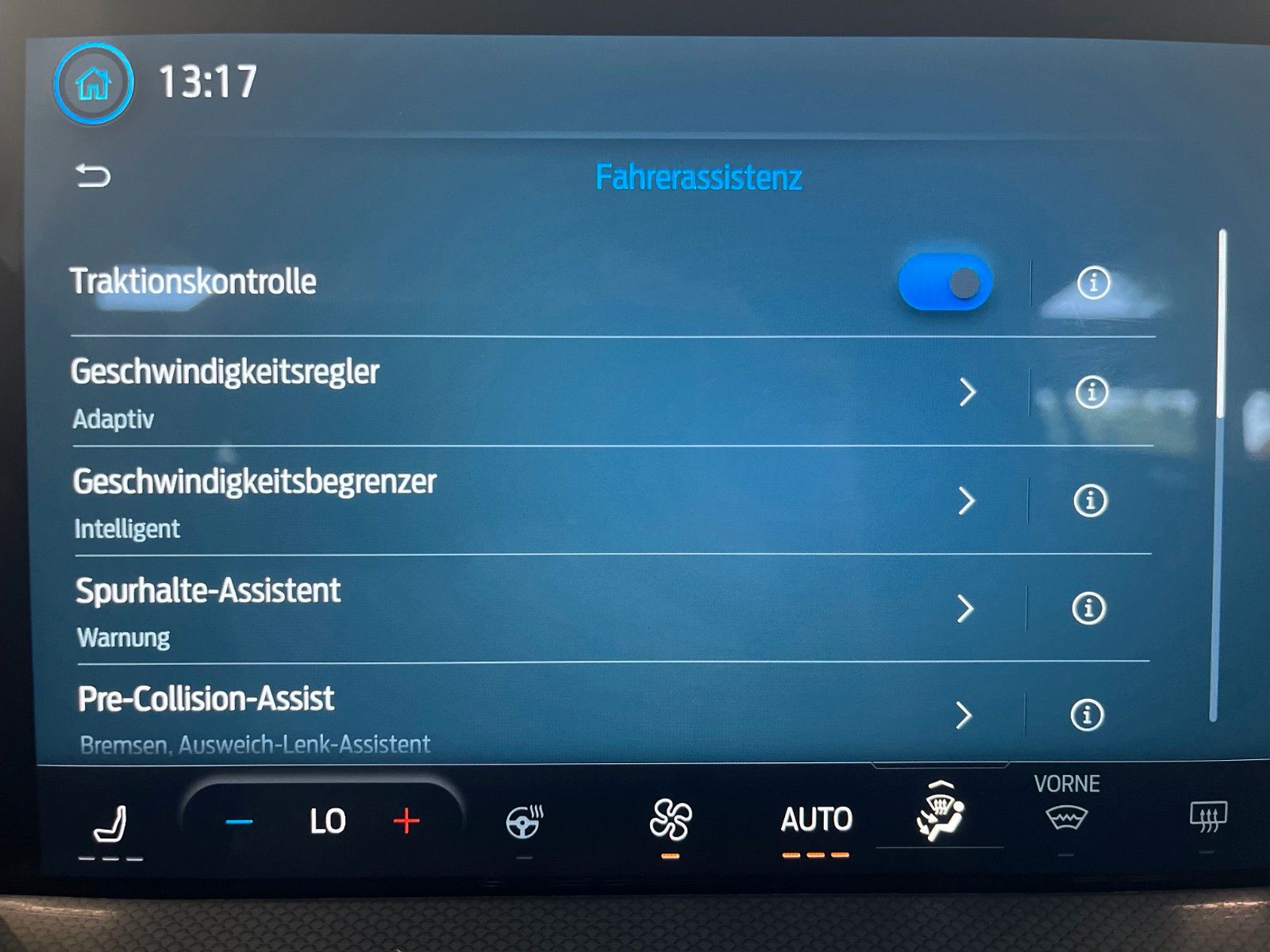 Fahrzeugabbildung Ford Focus Active X Turnier Automatik LED NAVI CAM