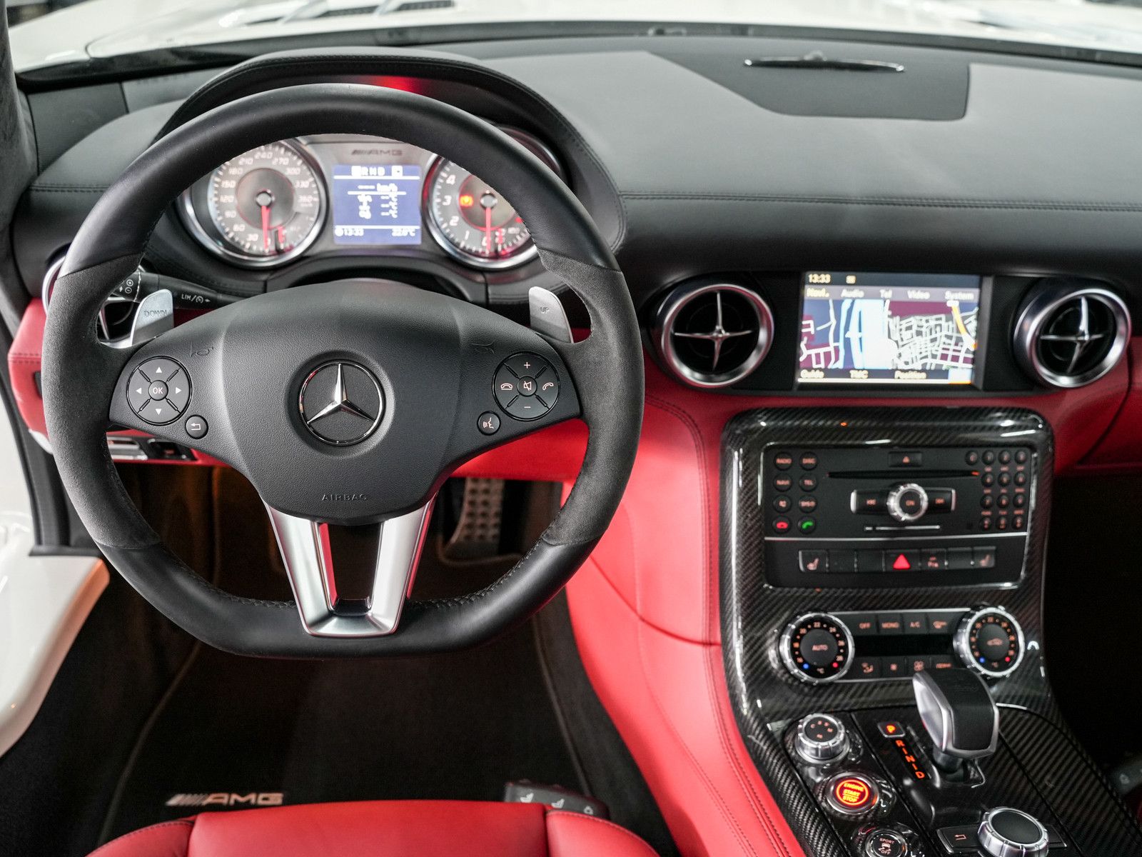 Fahrzeugabbildung Mercedes-Benz SLS AMG Coupe - designo Sonderlack|Carbon Interi
