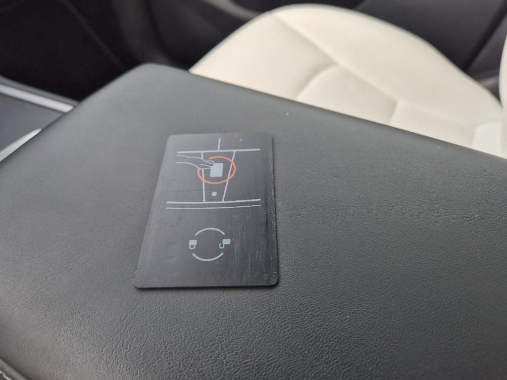 Tesla Model Y Long Range 351pk AWD [ Weiß LEDER+AUTOPI imagem 3