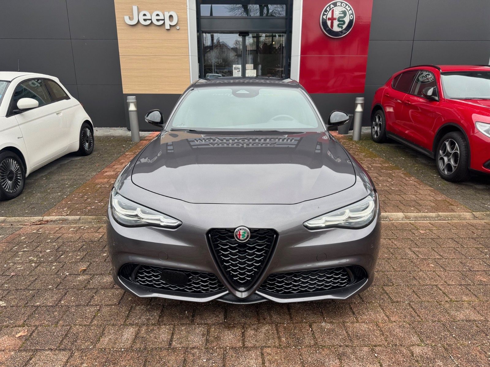 Fahrzeugabbildung Alfa Romeo Giulia 2.0 Veloce AT8-Q4 MEMORY LEDER NAVI KAMER