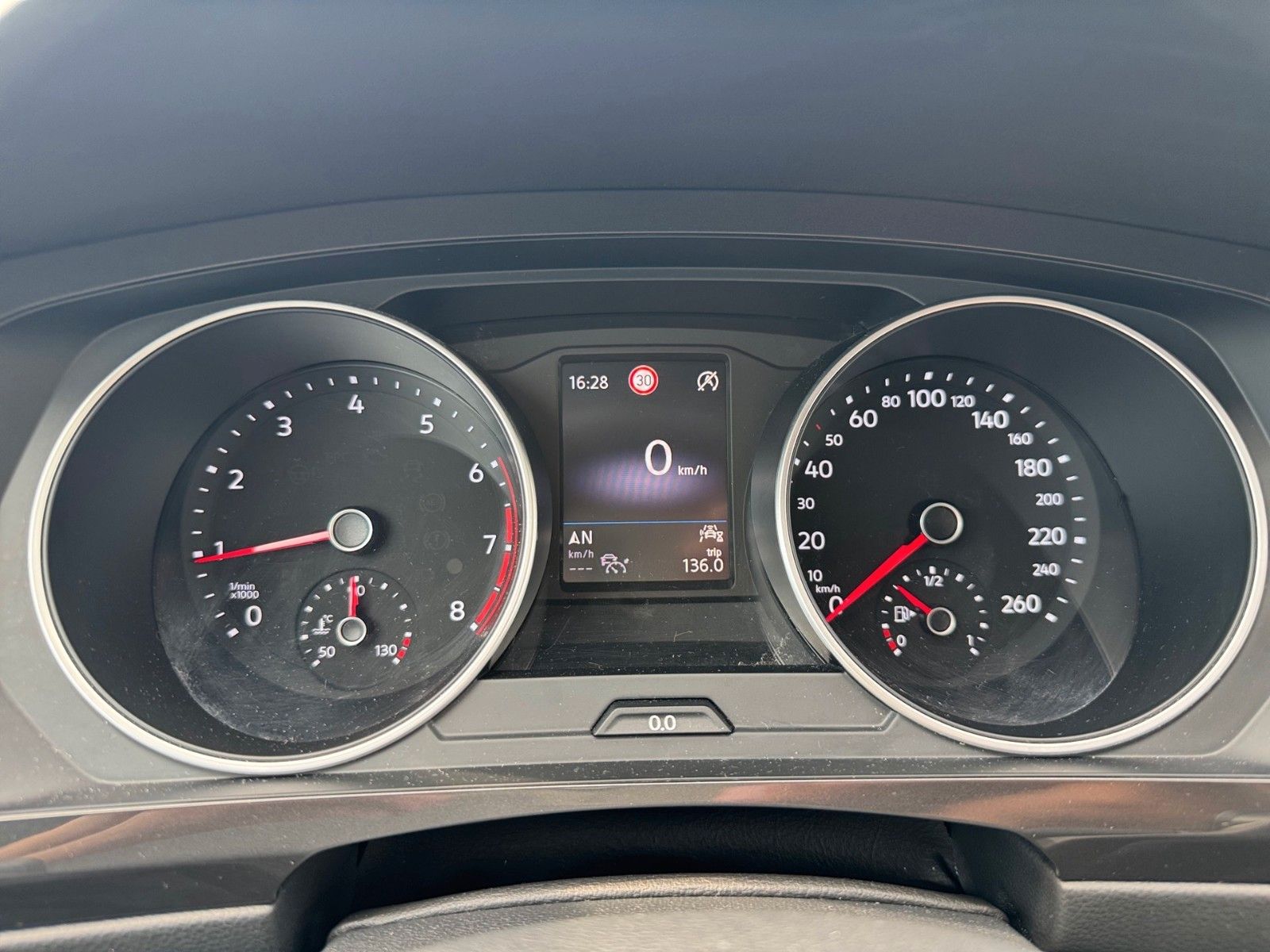 Fahrzeugabbildung Volkswagen Tiguan Life ACTIVE 1.5 TSI