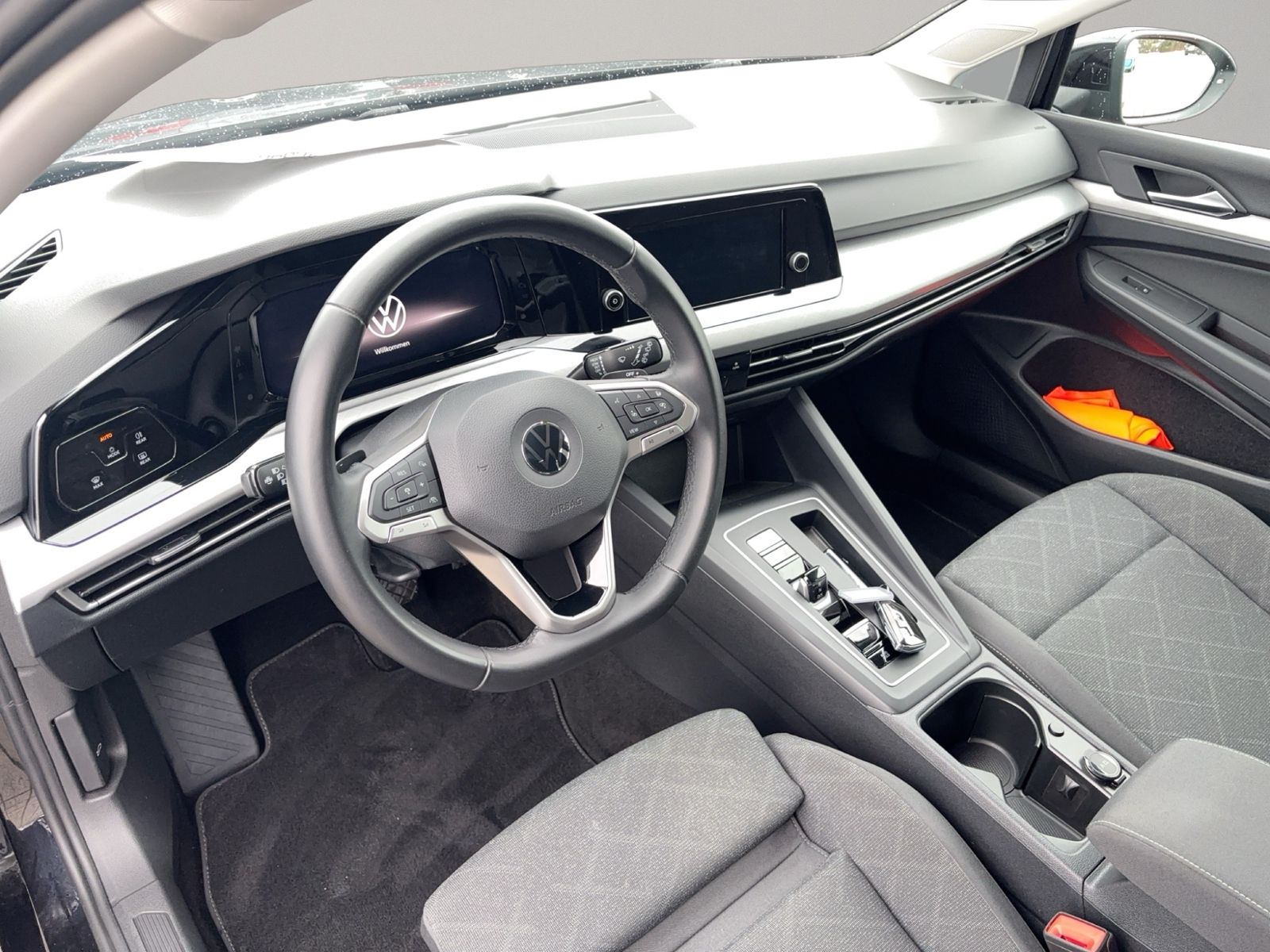 Golf VIII 1.0 eTSI Life IQ.Drive, Massage, LED.,