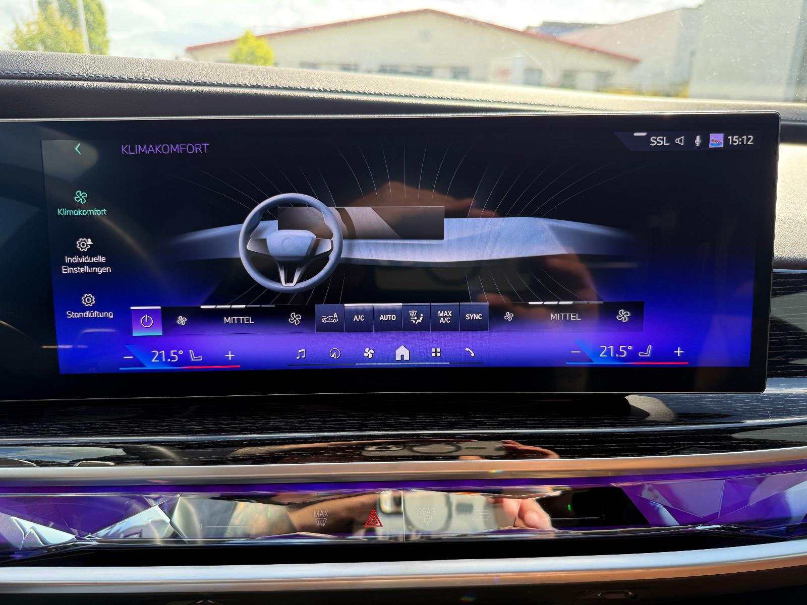 BMW 740d xDrive M Sport Crafted Clarity Sky Lounge
