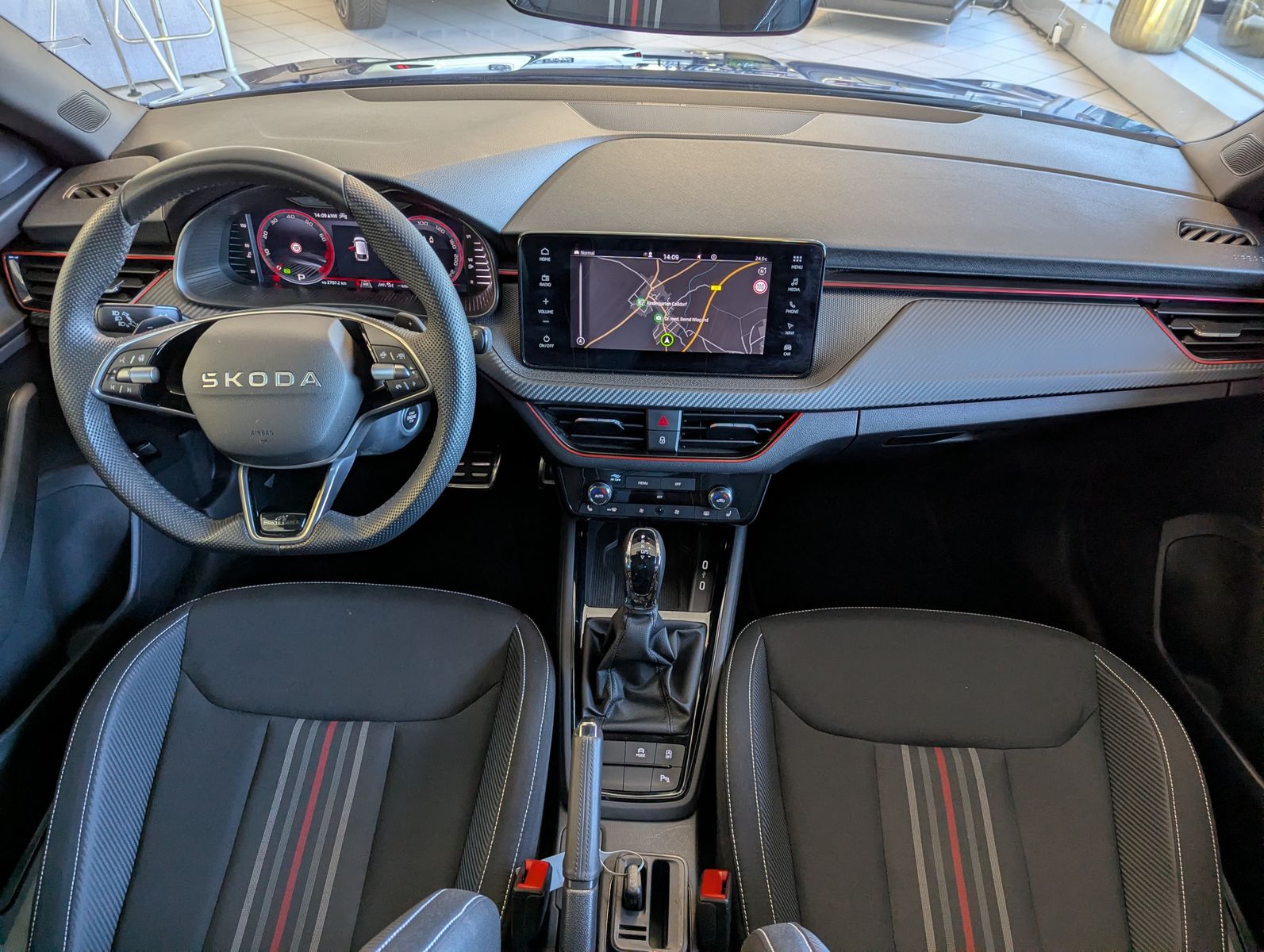 Fahrzeugabbildung SKODA Scala 1.5 TSI DSG Monte Carlo Kamera ACC LED 18"