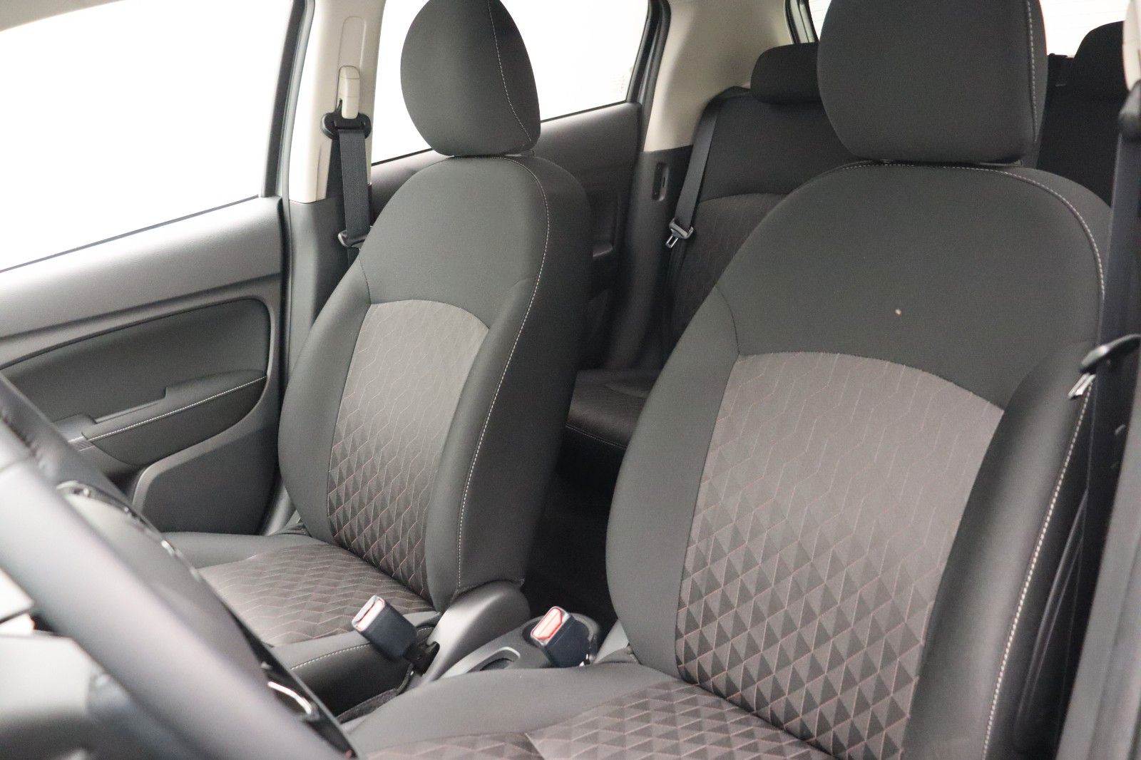 Fahrzeugabbildung Mitsubishi Space Star 1.2 Spirit+ NAVI TEMPO SHZ