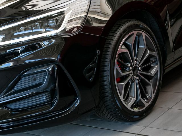 Ford Focus Turnier ST-Line X PANO AHK schwenkbar RFK