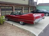 Cadillac Deville Cabrio in traumhafter Farbkombination - Cadillac Deville: Cabrio