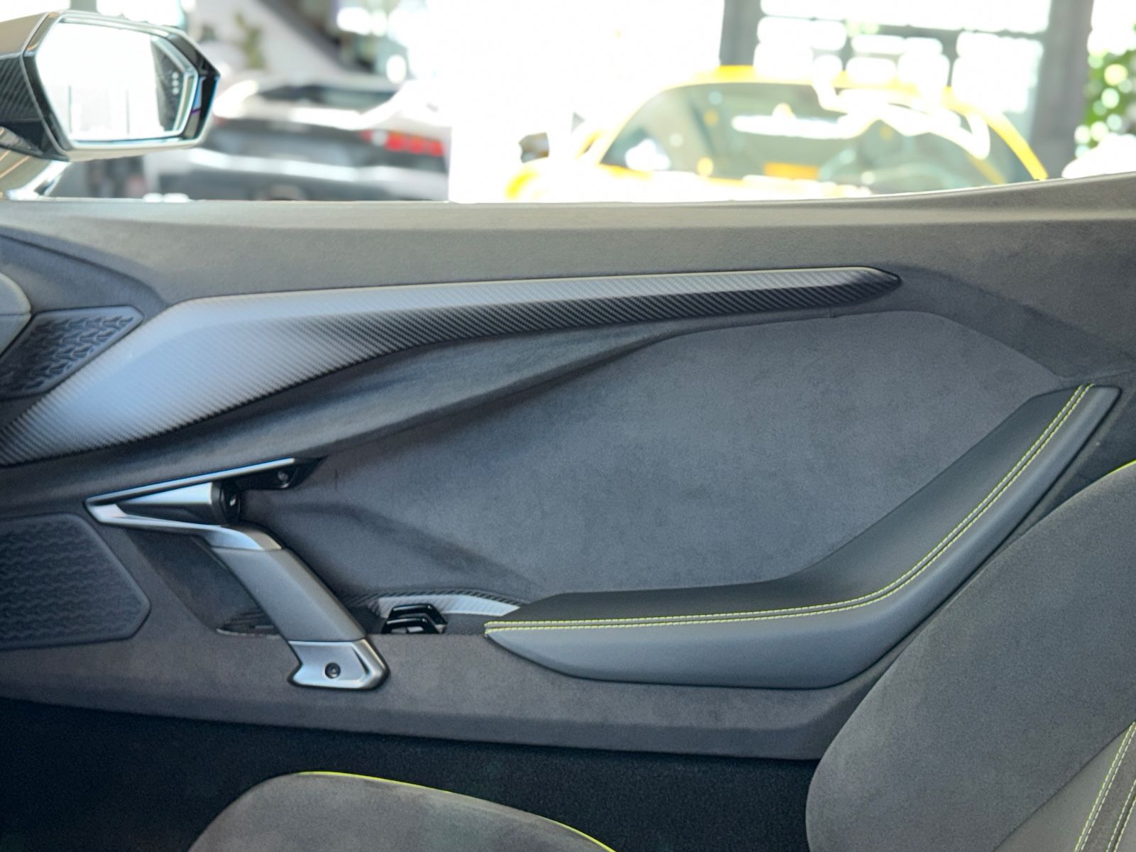 Revuelto V12 Full Carbon Lift Sonus