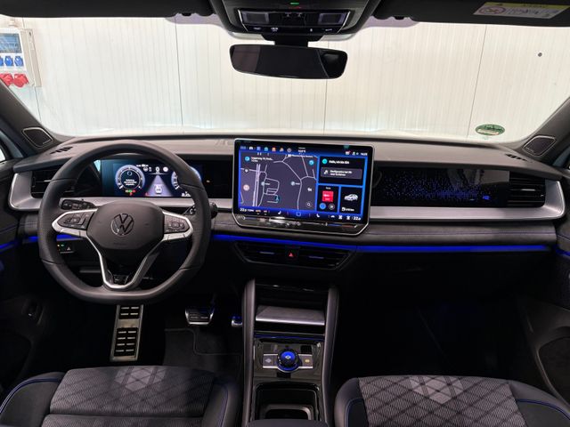 Tayron R-Line 2.0 TDI 4M DSG PANO STNDHZG LED