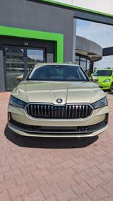 Skoda SUPERB Combi 1.5 TSI mHEV 150PS Selection - Skoda Superb mit Benzin-Antrieb: Kombi