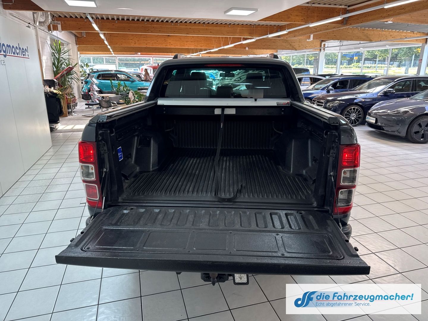 Fahrzeugabbildung Ford Ranger Wildtrak DoKa 4x4 3.2TDCi Automatik AHK N