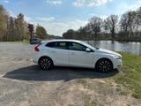 Volvo V40 T2 Momentum *Businesspaket - Volvo V40 Limousine Momentum mit Benzin-Antrieb