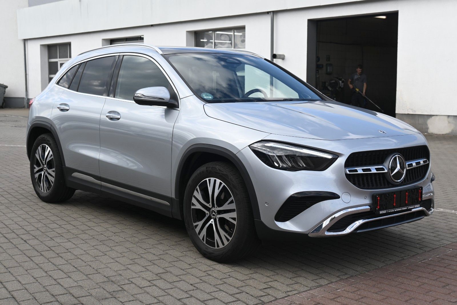Fahrzeugabbildung Mercedes-Benz GLA 200 DKG Progressive*PANO*CAM*Totw.*AHK