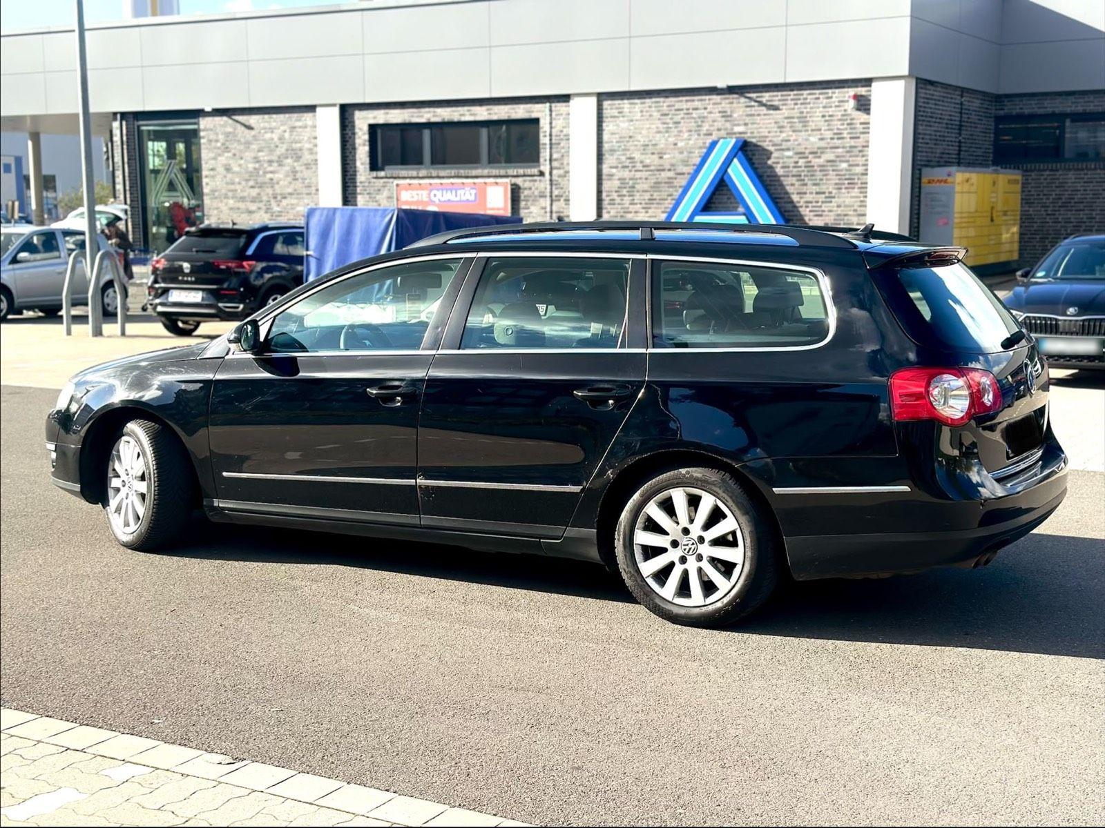 Volkswagen Passat 2010 — interior