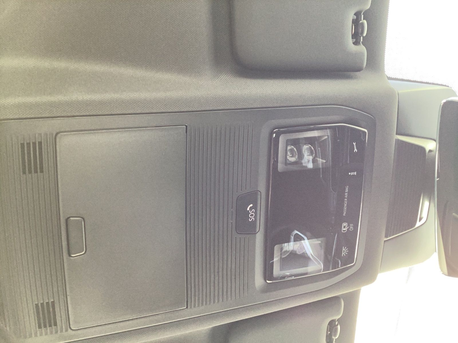 Fahrzeugabbildung Volkswagen Tiguan 1.5 TSI eHybrid 200 kW R-Line AHZV  IQ.LI