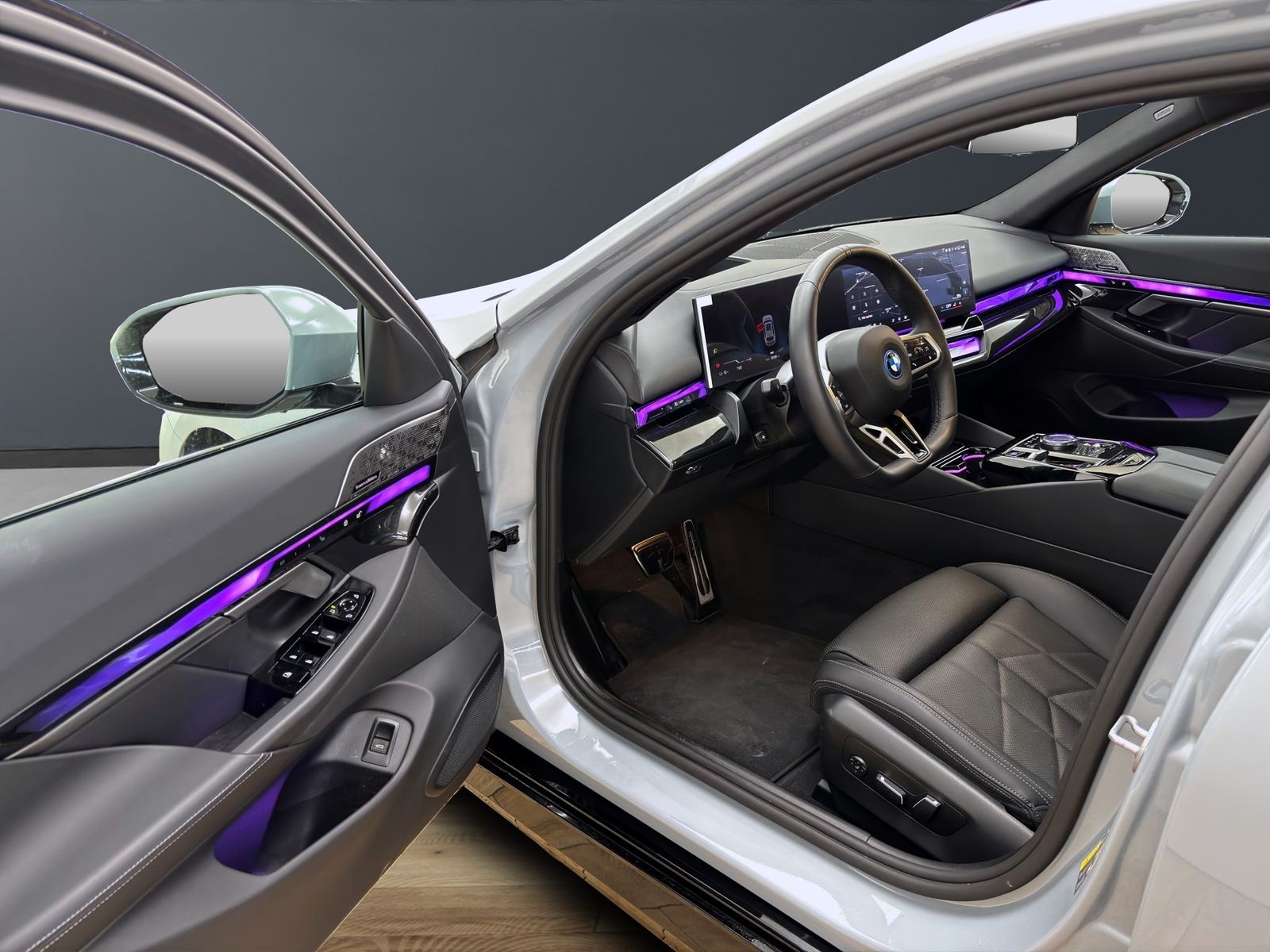 BMW i5 xDrive40 Touring [M Sport Pro, AHK, B&W Sound imagem 2