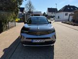 Opel Mokka-e 136 PS | Grau | Nur 52.249 km | - silberne Opel Mokka-e
