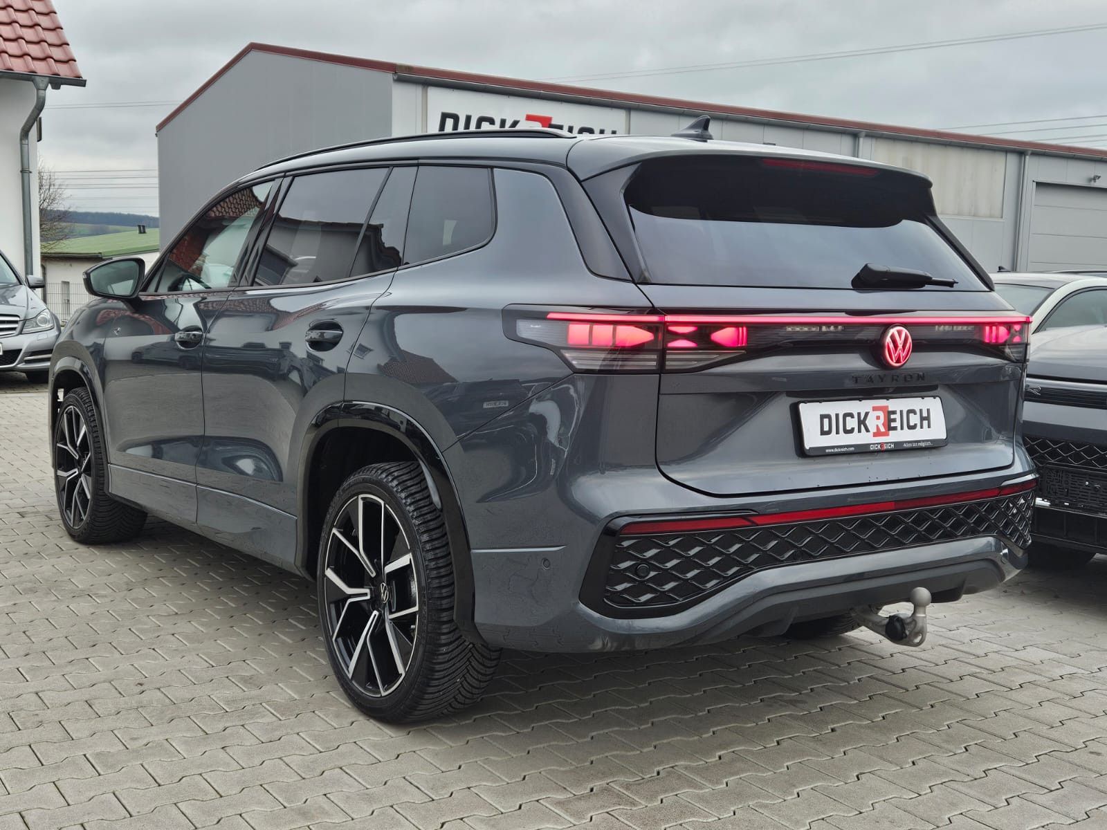Fahrzeugabbildung Volkswagen Tayron 2.0 TDI 4M R-Line BLACK*7Si*MATRIX*PANO