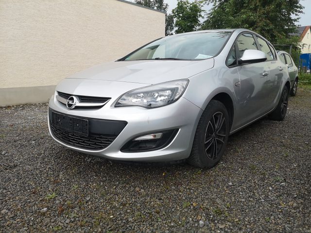 Opel Astra J Lim. 5-trg. Selection